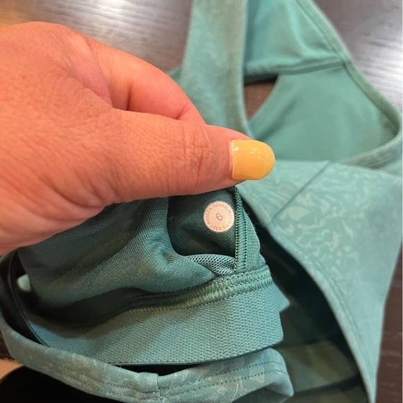 Lululemon Teal Bra Size 6 MINT - Picture 6 of 8